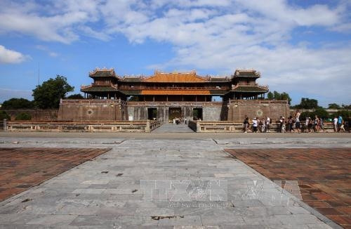 "Thơ văn trên kiến trúc cung đình Huế" là một trong hai di sản được vinh danh. "Thơ văn trên kiến trúc cung đình Huế" là một trong hai di sản được vinh danh.