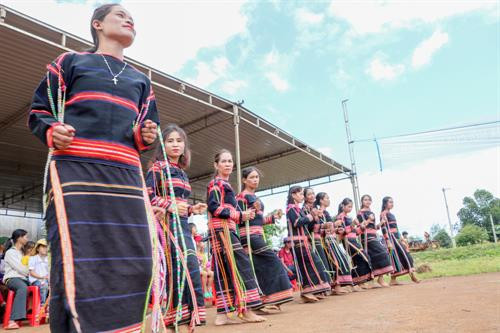 Phục dựng Lễ cúng mừng lúa của người Gia Rai ảnh 14