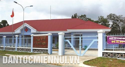 Trạm y tế xã Thới Sơn, huyện Tịnh Biên (An Giang) được đầu tư xây dựng khang trang, đáp ứng cơ bản nhu cầu khám, chữa bệnh của đồng bào. Ảnh: Công Mạo Trạm y tế xã Thới Sơn, huyện Tịnh Biên (An Giang) được đầu tư xây dựng khang trang, đáp ứng cơ bản nhu cầu khám, chữa bệnh của đồng bào. Ảnh: Công Mạo