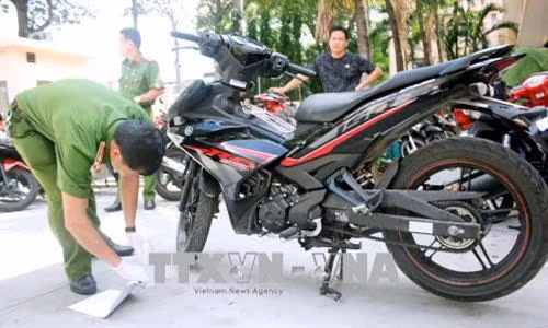 Công an thu giữ phương tiện gây án của đối tượng là chiếc xe Exciter . Ảnh: Hoàng Hải-TTXVN