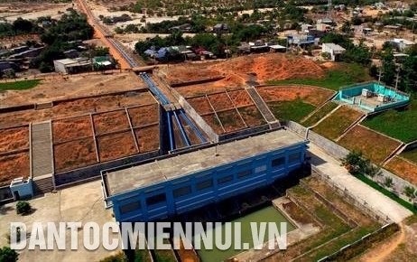 Công trình thủy lợi Lê Hồng Phong cấp nước sản xuất nông nghiệp, sinh hoạt, cải tạo môi trường sinh thái và hạn chế sa mạc hóa tại các xã Hòa Thắng, Hồng Phong của huyện Bắc Bình (Bình Thuận). Ảnh: An Hiếu