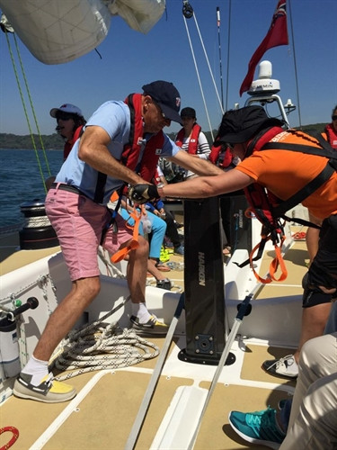 Trải nghiệm đi thuyền buồm Clipper trên vịnh Sydney ảnh 12