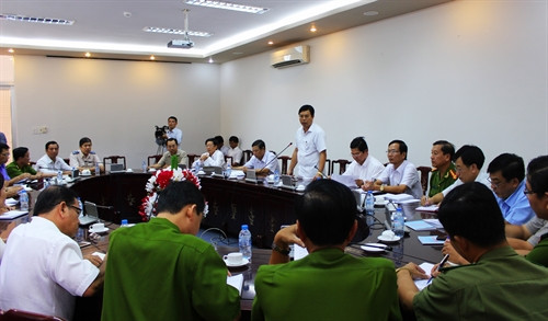 Chủ tịch UBND tỉnh Cà Mau Nguyễn Tiến Hải chủ trì buổi họp. Ảnh: Huỳnh Thế Anh - TTXVN Chủ tịch UBND tỉnh Cà Mau Nguyễn Tiến Hải chủ trì buổi họp. Ảnh: Huỳnh Thế Anh - TTXVN