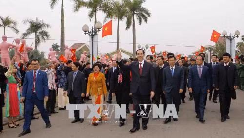 Sáng 24/2/2018, Chủ tịch nước Trần Đại Quang đến dự Ngày hội "Sắc xuân trên mọi miền Tổ quốc" mừng Đảng, mừng Xuân Mậu Tuất và chúc Tết cộng đồng các dân tộc Việt Nam tại Làng Văn hóa – Du lịch các Dân tộc Việt Nam (Đồng Mô, Sơn Tây, Hà Nội). Ảnh: Doãn Tấn - TTXVN