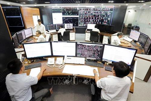 Quản lý, vận hành lưới điện bằng công nghệ thông tin tại Trung tâm điều độ hệ thống điện Thành phố. Ảnh: Thanh Vũ-TTXVN Quản lý, vận hành lưới điện bằng công nghệ thông tin tại Trung tâm điều độ hệ thống điện Thành phố. Ảnh: Thanh Vũ-TTXVN