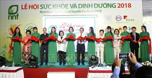 Cắt băng khai mạc Lễ hội Sức khỏe và dinh dưỡng lần thứ 1 - năm 2018. Ảnh: Đinh Hằng - TTXVN Cắt băng khai mạc Lễ hội Sức khỏe và dinh dưỡng lần thứ 1 - năm 2018. Ảnh: Đinh Hằng - TTXVN