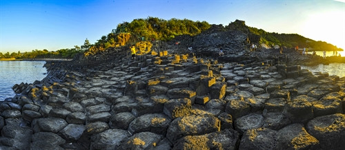 Bình minh tại Gành Đá Đĩa. Bình minh tại Gành Đá Đĩa.