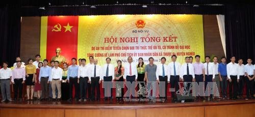 Phó Thủ tướng Thường trực Chính phủ Trương Hòa Bình với các đại biểu. Ảnh: Doãn Tấn - TTXVN