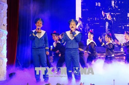 Tiết mục biểu diễn tại chương trình. Ảnh: Gia Thuận – TTXVN Tiết mục biểu diễn tại chương trình. Ảnh: Gia Thuận – TTXVN