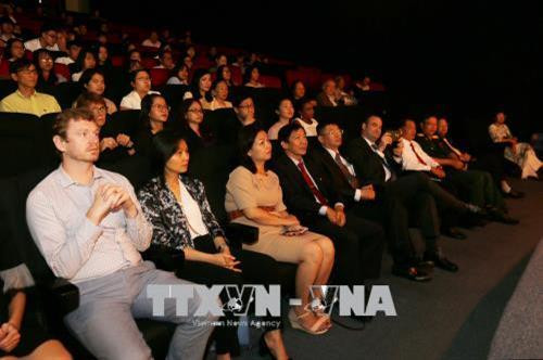 Các đại biểu dự lễ kỷ niệm 45 năm quan hệ ngoại giao Việt Nam - Canada. Ảnh: Thanh Vũ-TTXVN Các đại biểu dự lễ kỷ niệm 45 năm quan hệ ngoại giao Việt Nam - Canada. Ảnh: Thanh Vũ-TTXVN