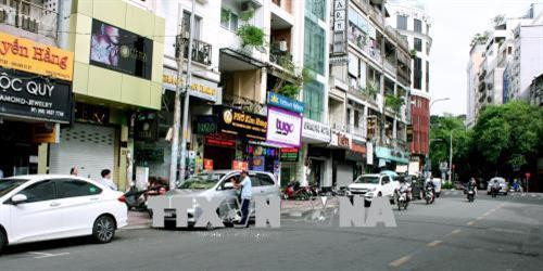 Xe ô tô đỗ trên đường Thủ Khoa Huân (quận 1), tuyến đường có thu phí sử dụng tạm thời lòng đường, vỉa hè. Ảnh: Tiến Lực - TTXVN Xe ô tô đỗ trên đường Thủ Khoa Huân (quận 1), tuyến đường có thu phí sử dụng tạm thời lòng đường, vỉa hè. Ảnh: Tiến Lực - TTXVN