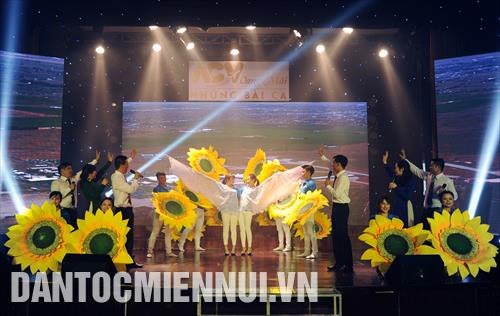 Các tiết mục biểu diễn của đội Cảng hàng không Liên Khương tại hội diễn. Ảnh: An Hiếu