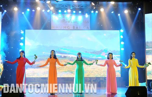 Các tiết mục biểu diễn của đội Cảng hàng không Liên Khương tại hội diễn. Ảnh: An Hiếu