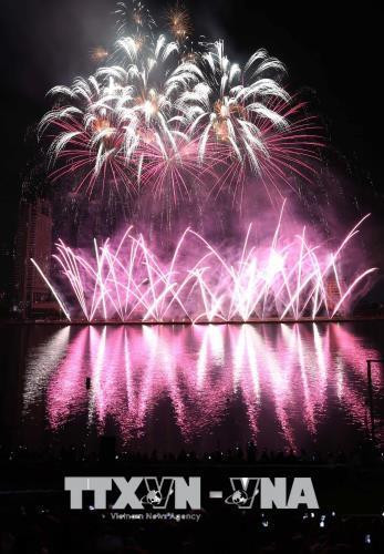 Màn trình diễn pháo hoa của đội Mỹ. Ảnh: Trần Lê Lâm- TTXVN Màn trình diễn pháo hoa của đội Mỹ. Ảnh: Trần Lê Lâm- TTXVN