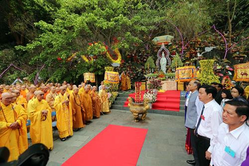 Nghi lễ chính của Lễ hội Quán Thế Âm - Ngũ Hành Sơn năm 2018 ảnh 6 Nghi lễ chính của Lễ hội Quán Thế Âm - Ngũ Hành Sơn năm 2018 ảnh 6