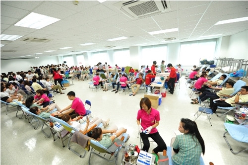 Chiến dịch hiến máu tình nguyện “Chung dòng máu Việt 2016” ảnh 1