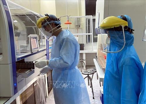 Từ ngày 22/3/2020, thành phố Hải Phòng chính thức triển khai vận hành máy sinh học phân tử Realtime PCR tự động phục vụ xét nghiệm xác định virus SARS-CoV-2.Ảnh: TTXVN phát Từ ngày 22/3/2020, thành phố Hải Phòng chính thức triển khai vận hành máy sinh học phân tử Realtime PCR tự động phục vụ xét nghiệm xác định virus SARS-CoV-2.Ảnh: TTXVN phát