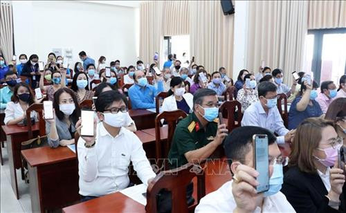 Các đại biểu tham gia buổi Lễ nhắn tin ủng hộ phòng chống dịch bệnh COVID-19. Ảnh: Xuân Khu-TTXVN