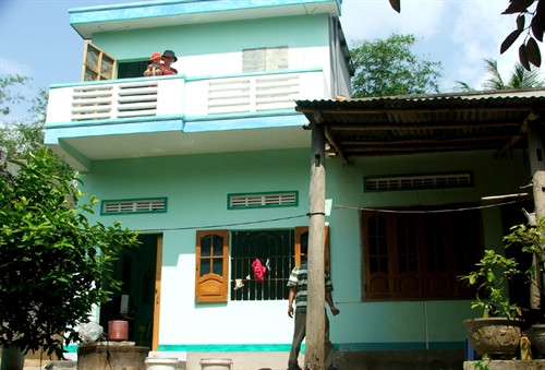 Nhiều gia đình ở xã An Định, huyện Tuy An được vay vốn xây chòi tránh lũ đã yên tâm an cư lạc nghiệp ngay cả khi lũ lớn tràn về