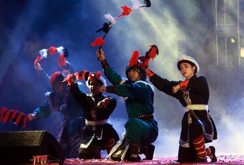 Tiết mục phục dựng thời kỳ xây dựng phát triển vương triều Trần tại lễ khai mạc. Ảnh: Thế Duyệt – TTXVN