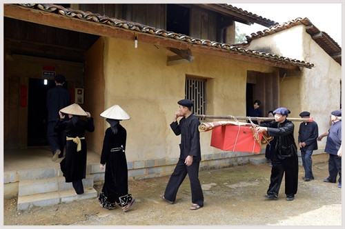 Đoàn đưa dâu về đến nhà trai.