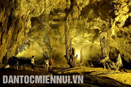 Quần thể hồ Thang Hen bao gồm 36 hồ nước ngọt tự nhiên ở xóm Lũng Táo, xã Quốc Toản, huyện Trà Lĩnh. Ảnh: An Thành Đạt Động Ngườm Ngao ở xóm Khuổi Ky, xã Đàm Thủy, huyện Trùng Khánh là món quà vô giá mà thiên nhiên ban tặng cho Cao Bằng. Ảnh: An Thành Đạt