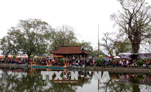 Rất đông du khách thập phương trẩy hội chùa Keo để cầu mong thuận lợi, bình an. Ảnh: Thế Duyệt – TTXVN Rất đông du khách thập phương trẩy hội chùa Keo để cầu mong thuận lợi, bình an. Ảnh: Thế Duyệt – TTXVN