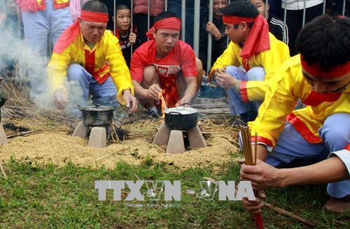 Thi nấu cơm tại lễ hội chùa Keo đầu năm 2018. Ảnh: Thế Duyệt – TTXVN Thi nấu cơm tại lễ hội chùa Keo đầu năm 2018. Ảnh: Thế Duyệt – TTXVN