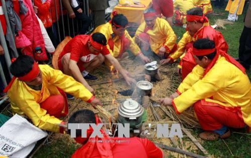 Thi nấu cơm tại lễ hội chùa Keo đầu năm 2018. Ảnh: Thế Duyệt – TTXVN Thi nấu cơm tại lễ hội chùa Keo đầu năm 2018. Ảnh: Thế Duyệt – TTXVN