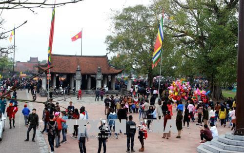 Rất đông du khách thập phương trẩy hội chùa Keo để cầu mong thuận lợi, bình an. Ảnh: Thế Duyệt – TTXVN Rất đông du khách thập phương trẩy hội chùa Keo để cầu mong thuận lợi, bình an. Ảnh: Thế Duyệt – TTXVN