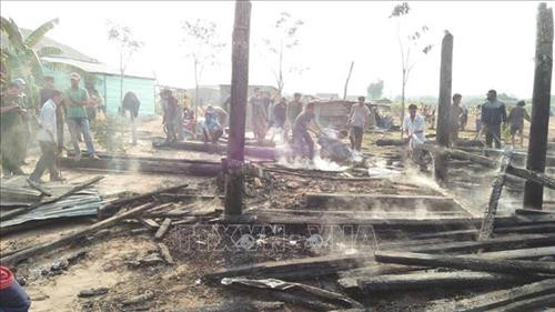 Vụ hỏa hoạn do chập điện khiến nhà anh Rơ Ô Đông, buôn Chik, xã Ia Rsai, huyện Krông Pa cháy trụi. Ảnh: Hồng Điệp - TTXVN