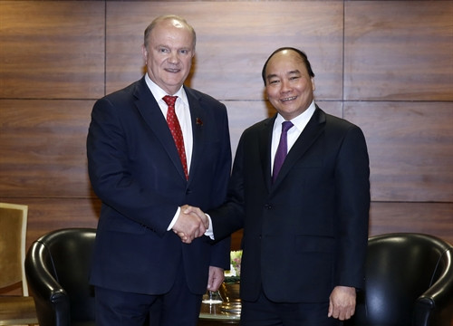 Tiếp tục chuyến thăm chính thức Liên bang Nga, chiều 16/5/2016, theo giờ địa phương (tối 16/5, theo giờ Việt Nam), tại thủ đô Moskva, Thủ tướng Nguyễn Xuân Phúc tiếp Chủ tịch Đảng Cộng sản Liên bang Nga, Chủ tịch phái đoàn Đảng cộng sản tại Duma Quốc gia Nga Ziuganov Gennady Andreyevich. Ảnh: Thống Nhất-TTXVN Tiếp tục chuyến thăm chính thức Liên bang Nga, chiều 16/5/2016, theo giờ địa phương (tối 16/5, theo giờ Việt Nam), tại thủ đô Moskva, Thủ tướng Nguyễn Xuân Phúc tiếp Chủ tịch Đảng Cộng sản Liên bang Nga, Chủ tịch phái đoàn Đảng cộng sản tại Duma Quốc gia Nga Ziuganov Gennady Andreyevich. Ảnh: Thống Nhất-TTXVN