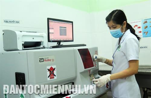 Lọc thận nhân tạo tại Trạm y tế phường Bình Chiểu, quận Thủ Đức. Ảnh: Linh Giang Lọc thận nhân tạo tại Trạm y tế phường Bình Chiểu, quận Thủ Đức. Ảnh: Linh Giang