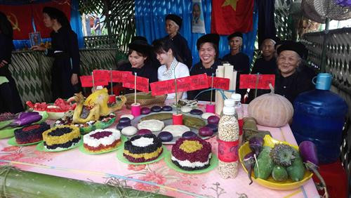 Các món ăn ẩm thực của đồng bào dân tộc Tày Cao Bằng được giới thiệu tại Lễ hội. Ảnh: Quốc Đạt - TTXVN