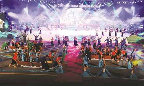 Tỉnh Lai Châu không ngừng nâng cao đời sống văn hóa gắn với bảo tồn các giá trị truyền thống. Trong ảnh: Quang cảnh buổi Khai mạc Tuần lễ Du lịch - Văn hóa Lai Châu năm 2016 Tỉnh Lai Châu không ngừng nâng cao đời sống văn hóa gắn với bảo tồn các giá trị truyền thống. Trong ảnh: Quang cảnh buổi Khai mạc Tuần lễ Du lịch - Văn hóa Lai Châu năm 2016