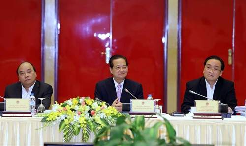 Sáng 3/3/2016, tại Hà Nội, Thủ tướng Nguyễn Tấn Dũng chủ trì cuộc họp với lãnh đạo một số bộ, ngành Trung ương và địa phương liên quan, nghe báo cáo về đồ án “Điều chỉnh quy hoạch xây dựng vùng Thủ đô Hà Nội đến năm 2030 và tầm nhìn đến năm 2050”. Cùng dự có các đồng chí: Nguyễn Xuân Phúc, Ủy viên Bộ Chính trị, Phó Thủ tướng Chính phủ; Hoàng Trung Hải, Ủy viên Bộ Chính trị, Bí thư Thành ủy Hà Nội. Trong ảnh: Thủ tướng Nguyễn Tấn Dũng phát biểu, kết luận cuộc họp. Ảnh: An Đăng - TTXVN Sáng 3/3/2016, tại Hà Nội, Thủ tướng Nguyễn Tấn Dũng chủ trì cuộc họp với lãnh đạo một số bộ, ngành Trung ương và địa phương liên quan, nghe báo cáo về đồ án “Điều chỉnh quy hoạch xây dựng vùng Thủ đô Hà Nội đến năm 2030 và tầm nhìn đến năm 2050”. Cùng dự có các đồng chí: Nguyễn Xuân Phúc, Ủy viên Bộ Chính trị, Phó Thủ tướng Chính phủ; Hoàng Trung Hải, Ủy viên Bộ Chính trị, Bí thư Thành ủy Hà Nội. Trong ảnh: Thủ tướng Nguyễn Tấn Dũng phát biểu, kết luận cuộc họp. Ảnh: An Đăng - TTXVN