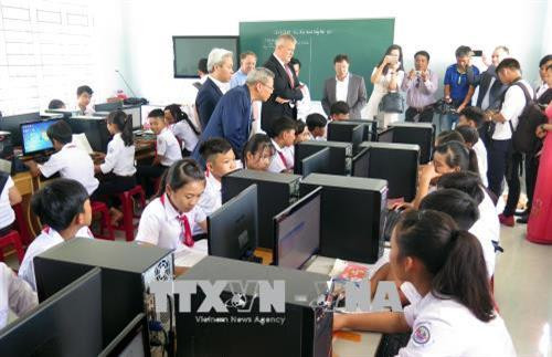Trường trung học cơ sở Ngô Quyền ở xã Duy Hải được trao tặng 20 máy tính. Ảnh: Đỗ Văn Trưởng - TTXVN Trường trung học cơ sở Ngô Quyền ở xã Duy Hải được trao tặng 20 máy tính. Ảnh: Đỗ Văn Trưởng - TTXVN
