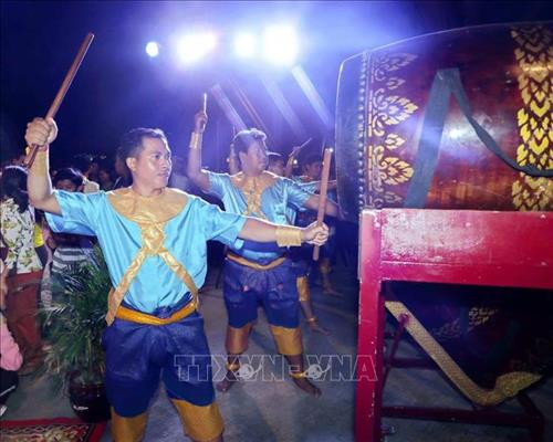 Loại hình múa nghệ thuật Lakhon Khoal của Campuchia. Ảnh: Pv TTXVN tại Campuchia Loại hình múa nghệ thuật Lakhon Khoal của Campuchia. Ảnh: Pv TTXVN tại Campuchia