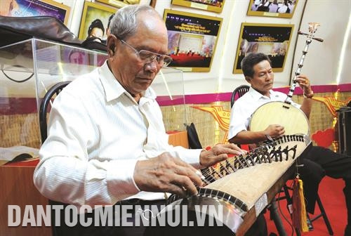 Các nghệ nhân biểu diễn nhạc cụ Đờn ca tài tử