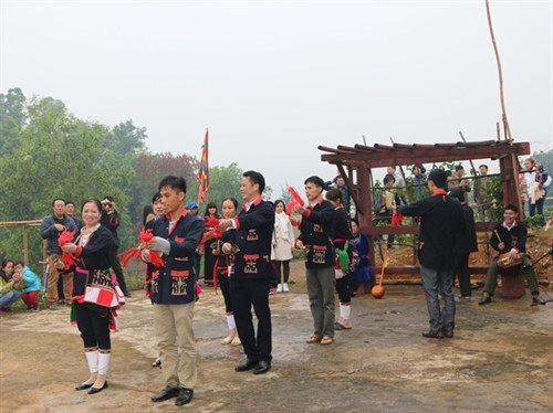 Điệu múa chuông độc đáo của đồng bào dân tộc Dao. Điệu múa chuông độc đáo của đồng bào dân tộc Dao.