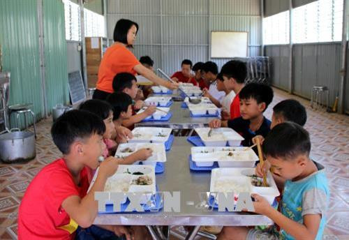 Trong ảnh: Các con trẻ ở trung tâm được chăm lo từng bữa ăn, giấc ngủ. Ảnh: Diệp Anh - TTXVN Trong ảnh: Các con trẻ ở trung tâm được chăm lo từng bữa ăn, giấc ngủ. Ảnh: Diệp Anh - TTXVN
