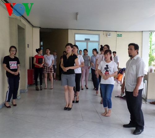 Kasim Aly dạy múa tại Nhà thiếu nhi quận Phú Nhuận. Kasim Aly dạy múa tại Nhà thiếu nhi quận Phú Nhuận.