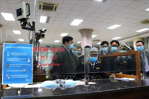 Thứ trưởng Bộ Y tế Đỗ Xuân Tuyên cùng đoàn công tác kiểm tra thực tế công tác phòng, chống dịch bệnh tại Cửa khẩu Quốc tế Thanh Thủy (huyện Vị Xuyên, Hà Giang). Ảnh: Minh Tâm-TTXVN Thứ trưởng Bộ Y tế Đỗ Xuân Tuyên cùng đoàn công tác kiểm tra thực tế công tác phòng, chống dịch bệnh tại Cửa khẩu Quốc tế Thanh Thủy (huyện Vị Xuyên, Hà Giang). Ảnh: Minh Tâm-TTXVN