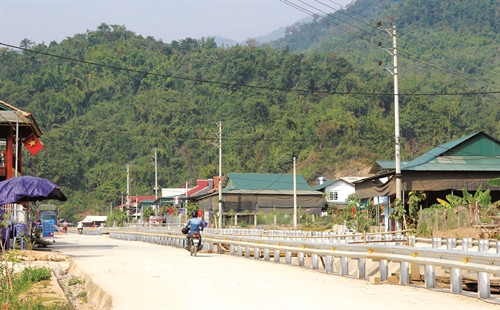 Nhờ tận dụng tốt các nguồn vốn để xây dựng cơ sở hạ tầng, bộ mặt nông thôn Lai Châu đã từng bước đổi thay