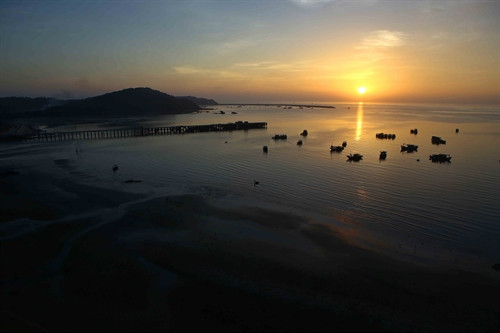 Hoàng hôn trên đảo Cô Tô. Hoàng hôn trên đảo Cô Tô.