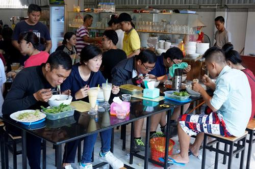 Bún riêu tôm biển hút khách tại Vũng Tàu ảnh 6