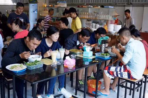 Bún riêu tôm biển hút khách tại Vũng Tàu ảnh 6