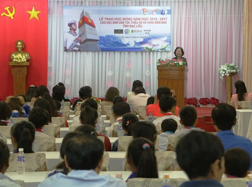 Quang cảnh lễ trao học bổng. Ảnh: Như Bình- TTXVN