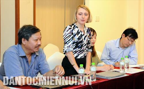 Bà Anna Finke - đại diện Mạng lưới phục hồi và quản lý rừng bền vững khu vực Châu Á - Thái Bình Dương (APFNet) tham dự hội thảo Bà Anna Finke - đại diện Mạng lưới phục hồi và quản lý rừng bền vững khu vực Châu Á - Thái Bình Dương (APFNet) tham dự hội thảo