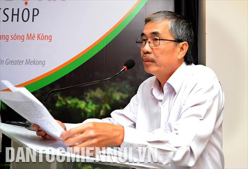 Ông Lê Thành Cư - Phó Giám đốc Vườn Quốc gia Tràm Chim (Đồng Tháp) phát biểu tham luận tại hội thảo Ông Lê Thành Cư - Phó Giám đốc Vườn Quốc gia Tràm Chim (Đồng Tháp) phát biểu tham luận tại hội thảo